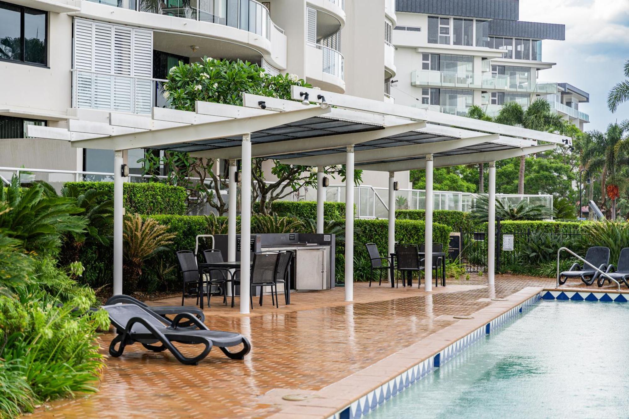 Riverside Retreat! Beautiful Water Views! - New Farm Apartment